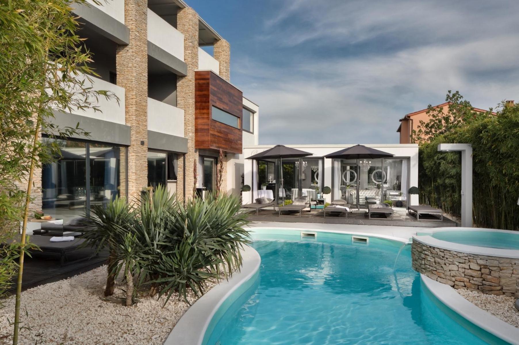 Boutique Hotel Chevalier By Bura Hotels - Adults Only Medulin Exterior foto