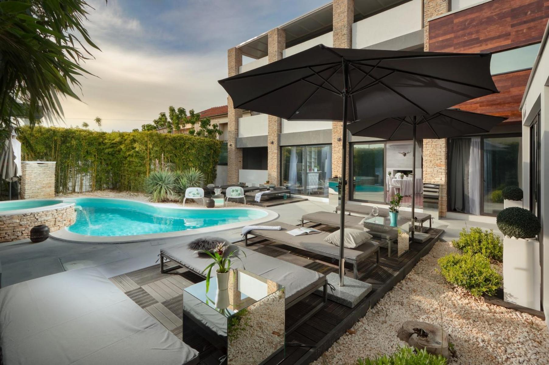 Boutique Hotel Chevalier By Bura Hotels - Adults Only Medulin Exterior foto